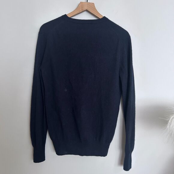 Everlane 100% The Cashmere Navy Blue V-Neck Sweater Size Medium - Picture 2 of 7